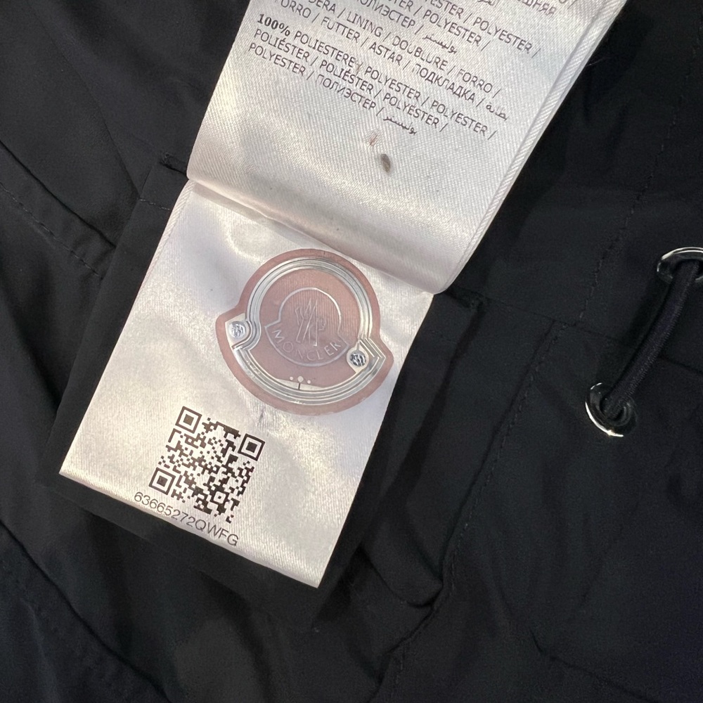 Arthemis Moncler rain jacket - Picture 9 of 13